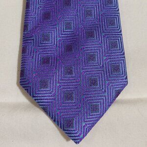 Hammer Made Limited Edition Medallion woven Silk tie. Italian